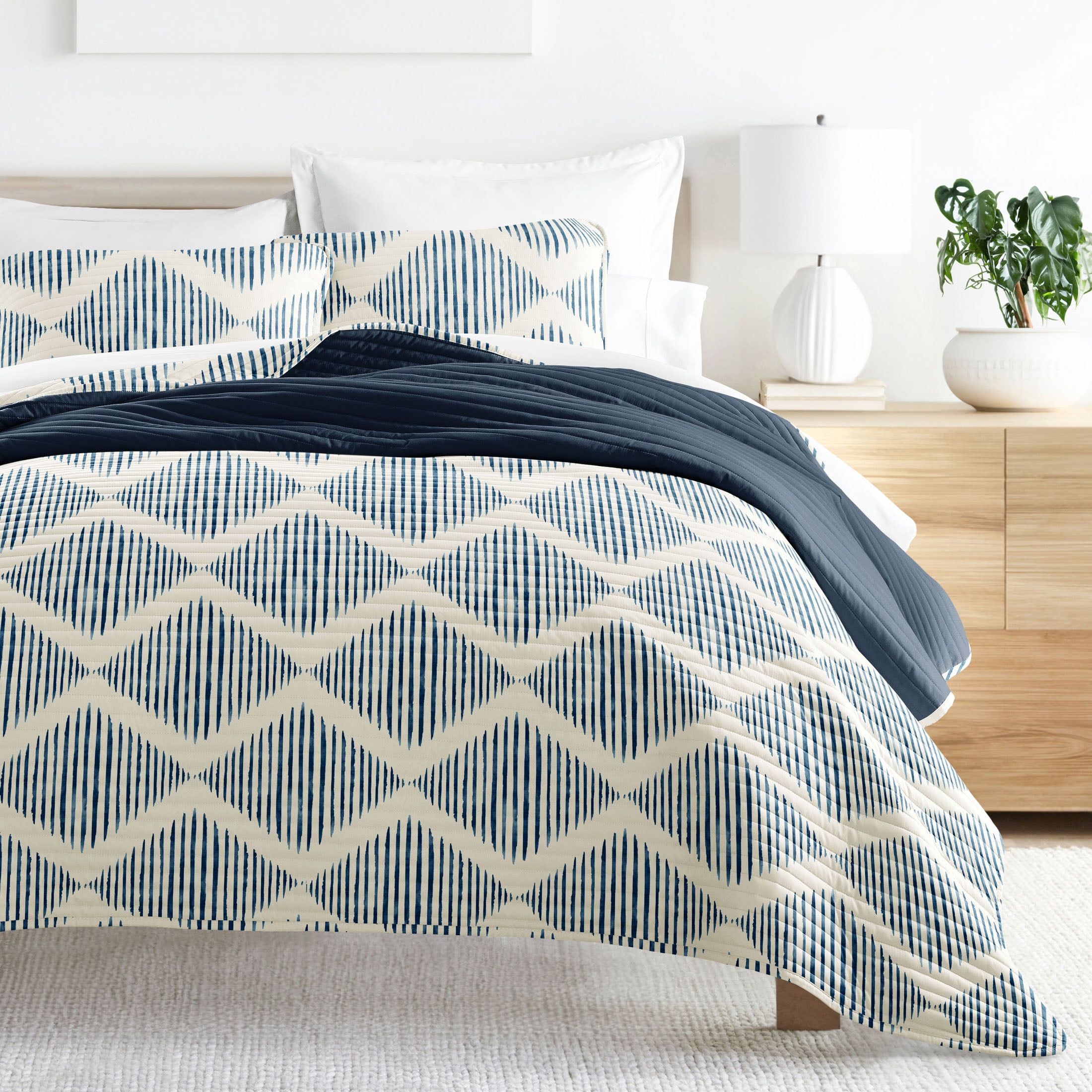 Noble Linens Navy 3 Piece Distressed Diamond Reversible Microfiber Quilt Set, Queen / Full