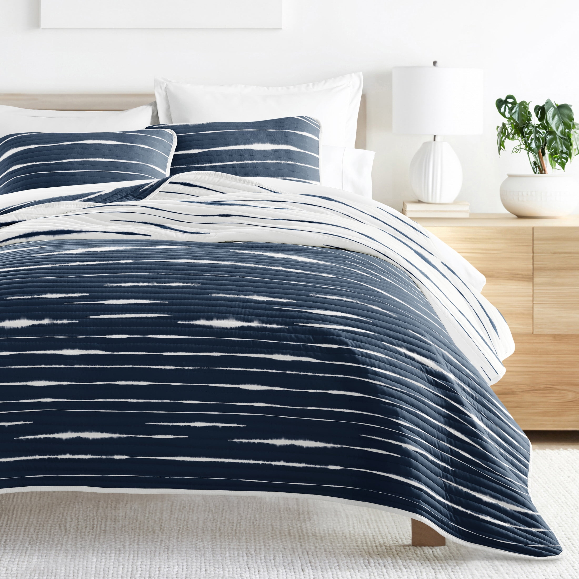 Navy and White Reversible Microfiber Full Quilt Set