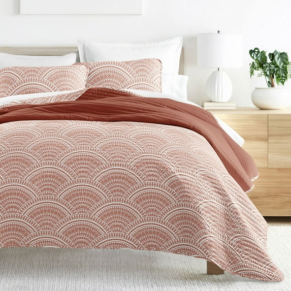 Noble Linens Terracotta 3 Piece Scallop Reversible Microfiber Quilt Set, King / CalKing