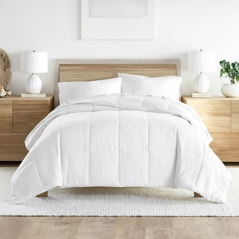 Noble Linens White All Season Lightweight Down-Alternative Solid Comforter, Full/Queen