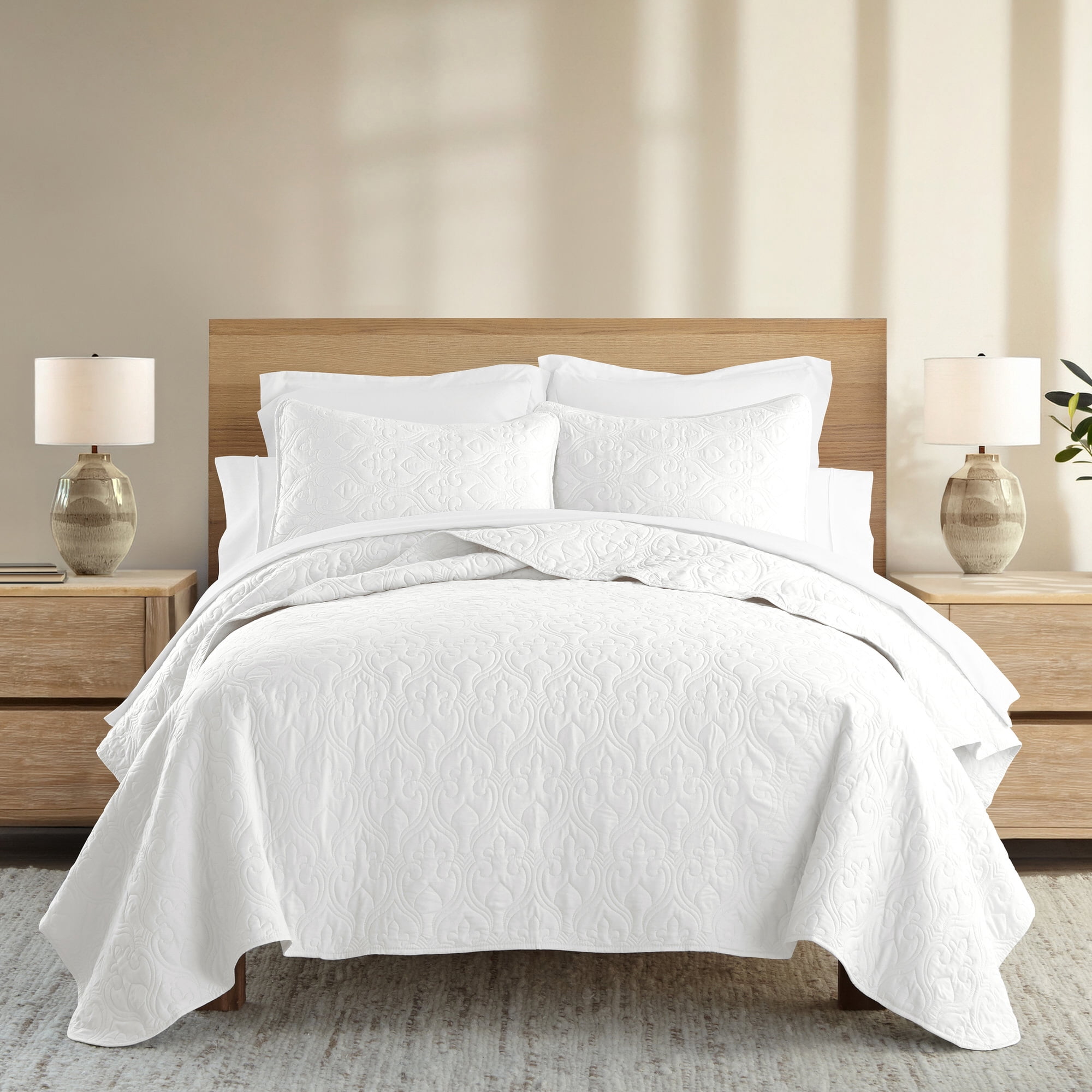 Noble Linens White Damask Pattern Quilted Coverlet Set, King / CalKing