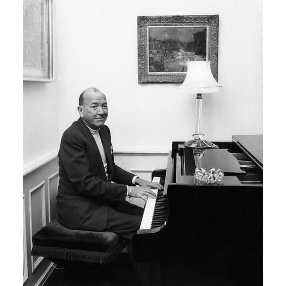 Noel Coward Ca. 1960S Photo Print (16 x 20)