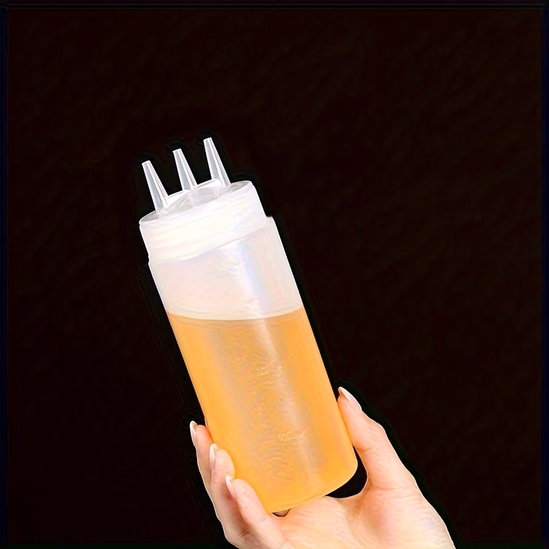 Non-PVC Multi-Hole Precision Sauce Dispenser Bottle with Squeeze Lid, for Salad Dressing, Ketchup, Soy Sauce & Seasonings, Ideal for Camping, BBQ & Picnic