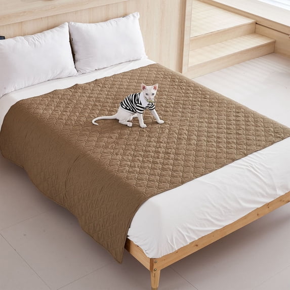 Non-Slip Pet Blanket, 40x50in Waterproof Sofa Protector with Grip Backing, Tear & Fade Resistant Quilted Crate Pad, Washable Furniture Cover for Dogs and Cats