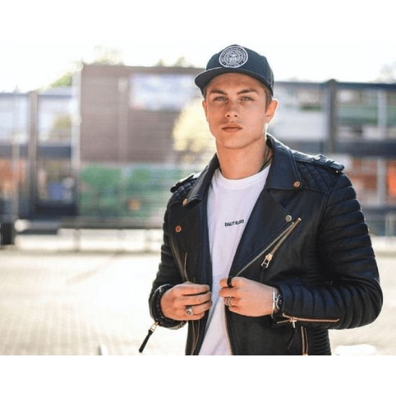Noora New Men's Black Lambskin Leather Biker Jacket With Zipper & Shoulder Strap Designer Quilted Jacket SU45