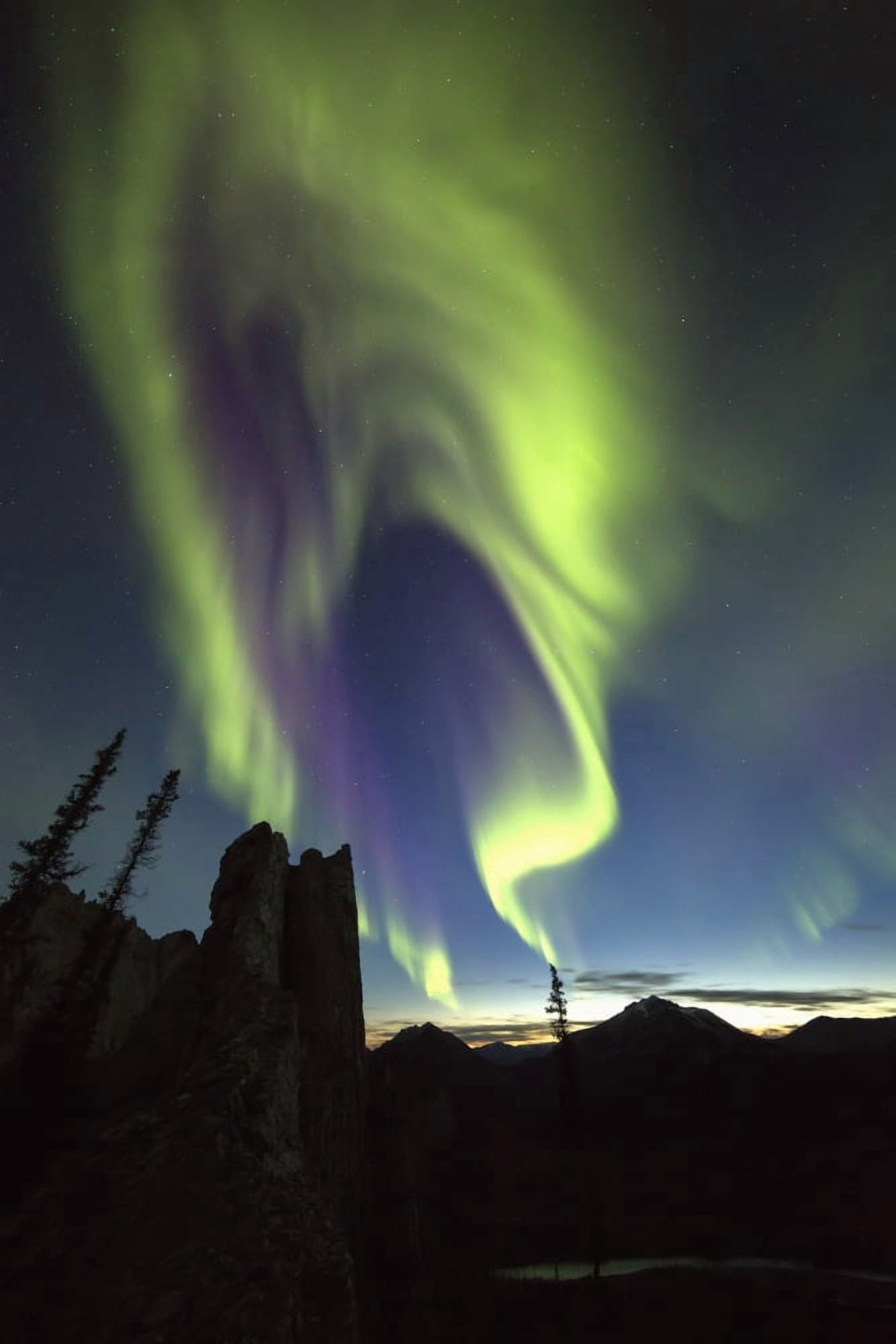 Northern Lights (aurora borealis) Yukon Canada Canvas Art - Robert Postma Design Pics (12 x 19)