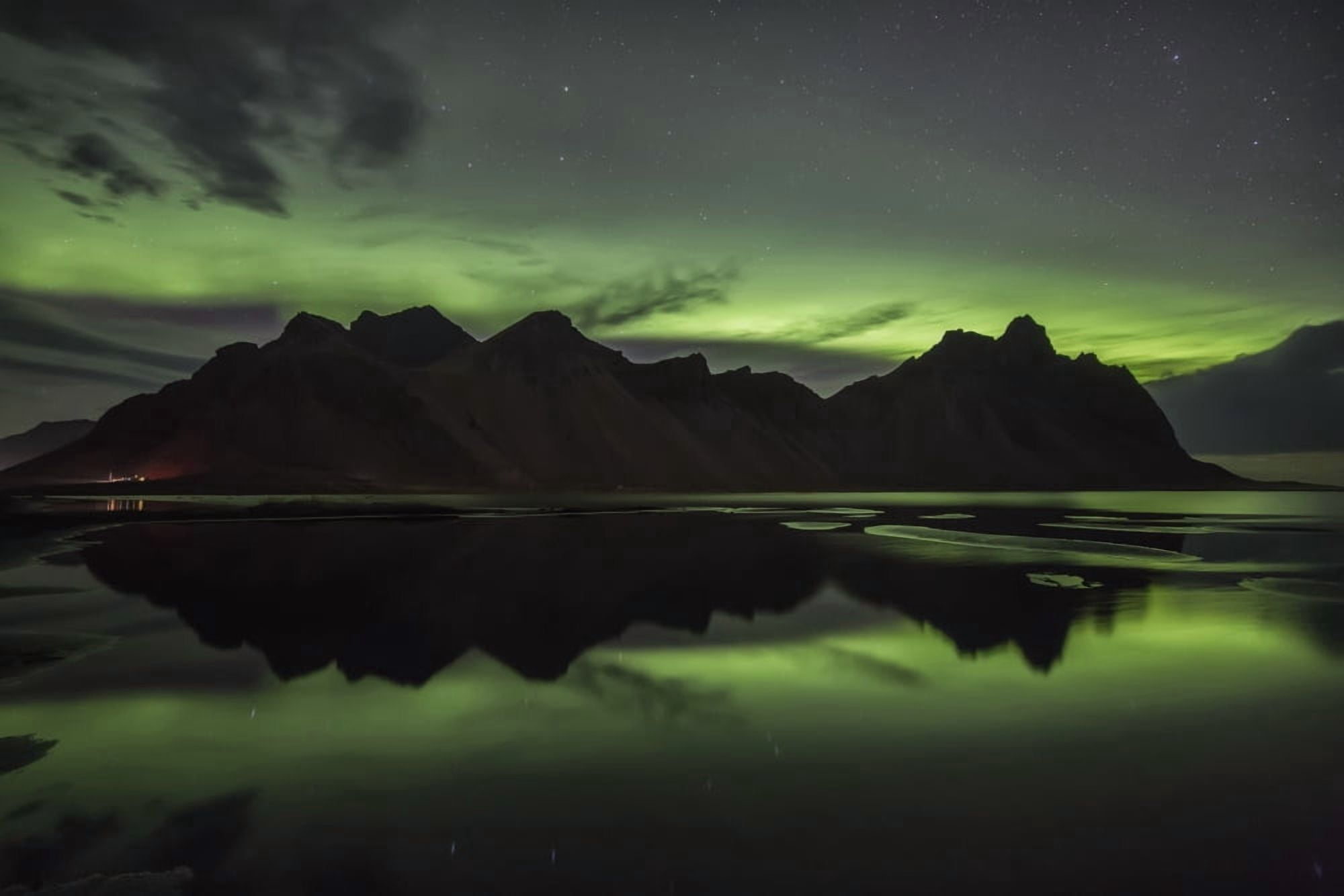 Northern Lights over Vestrahorn Southern Iceland Vestrahorn Iceland Canvas Art - Robert Postma Design Pics (19 x 12)