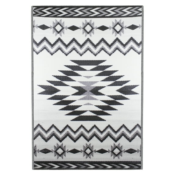 Northlight 4' x 6' Black and White Aztec Print Rectangular Outdoor Area Rug