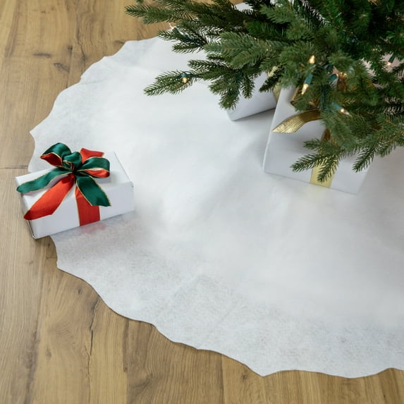 Northlight 48" White Scalloped Edge Christmas Tree Skirt