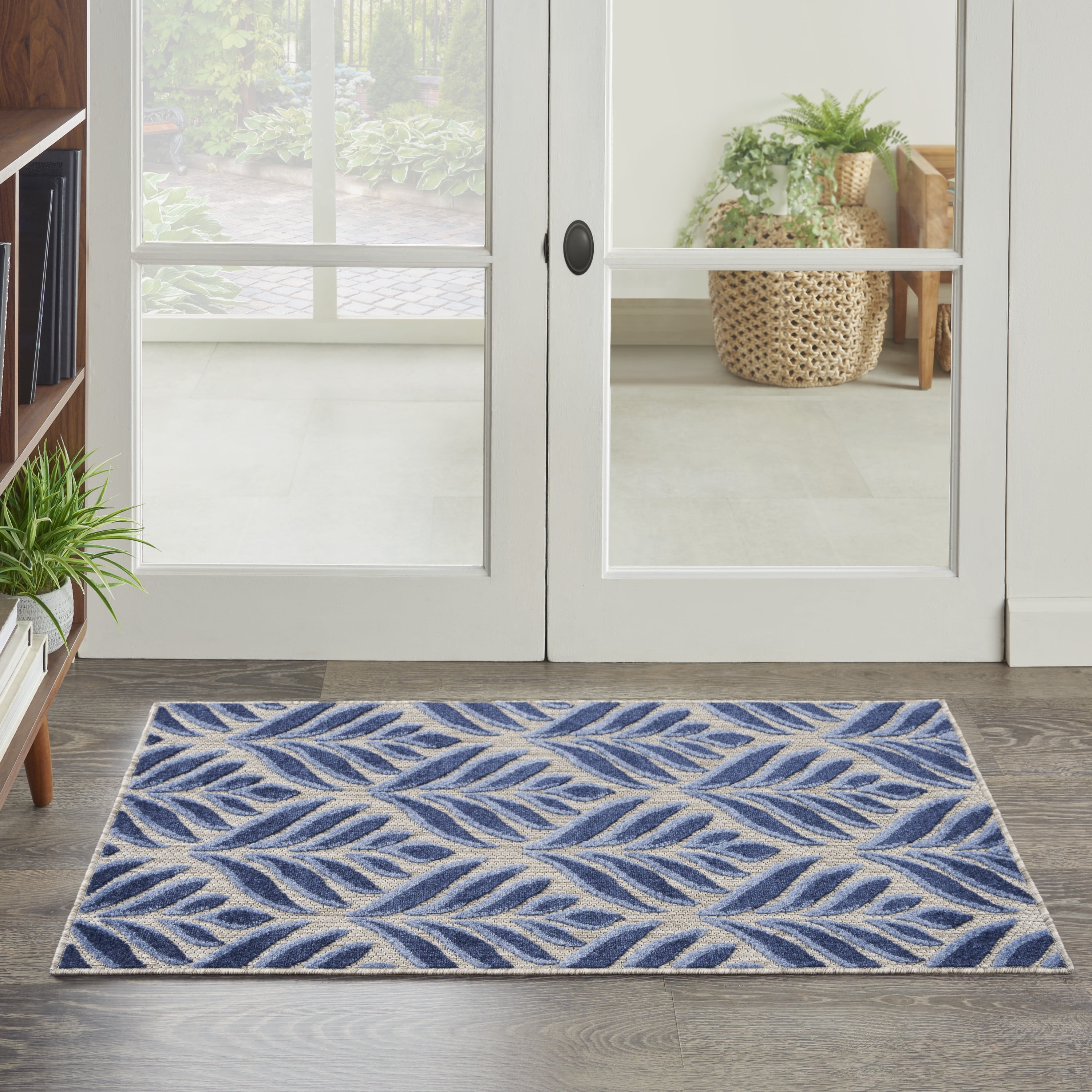 Aloha Blue Floral 2'8" x 4' Synthetic Flat Woven Outdoor Rug