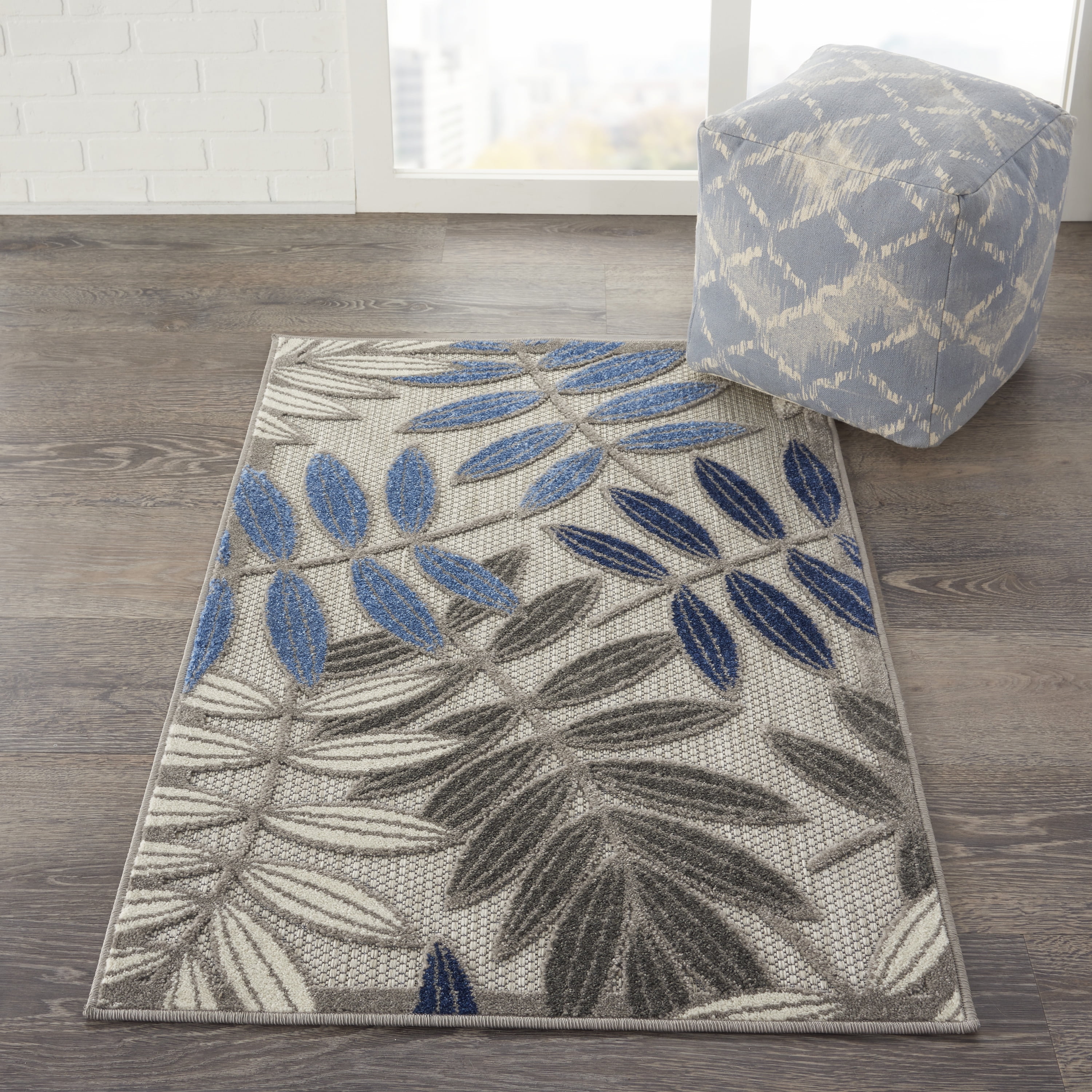 Lively Leaf Design 32" Round Blue/Grey Synthetic Area Rug