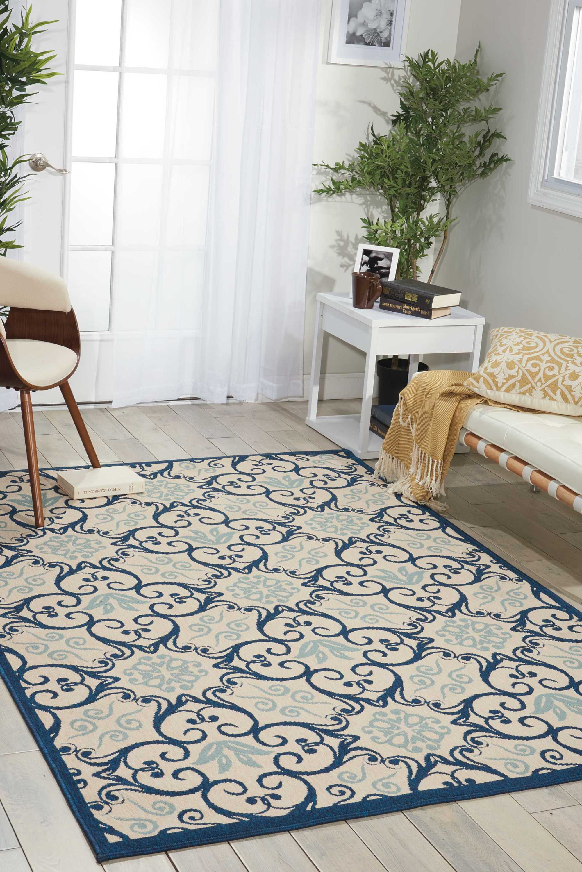 Nourison Caribbean Indoor/Outdoor Ivory/Navy 3'11" x 5'11" Area Rug, (4x6)