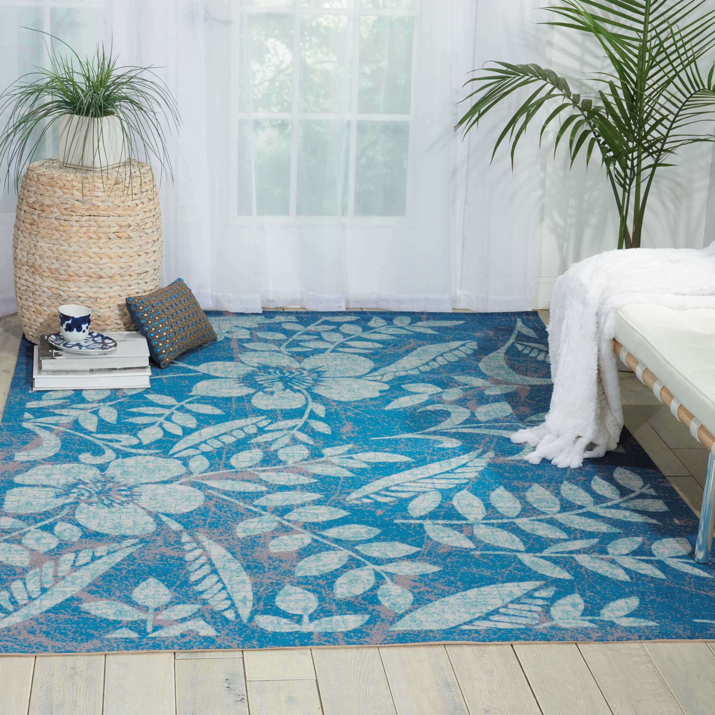 Blue Floral Synthetic 5' x 7' Indoor/Outdoor Area Rug