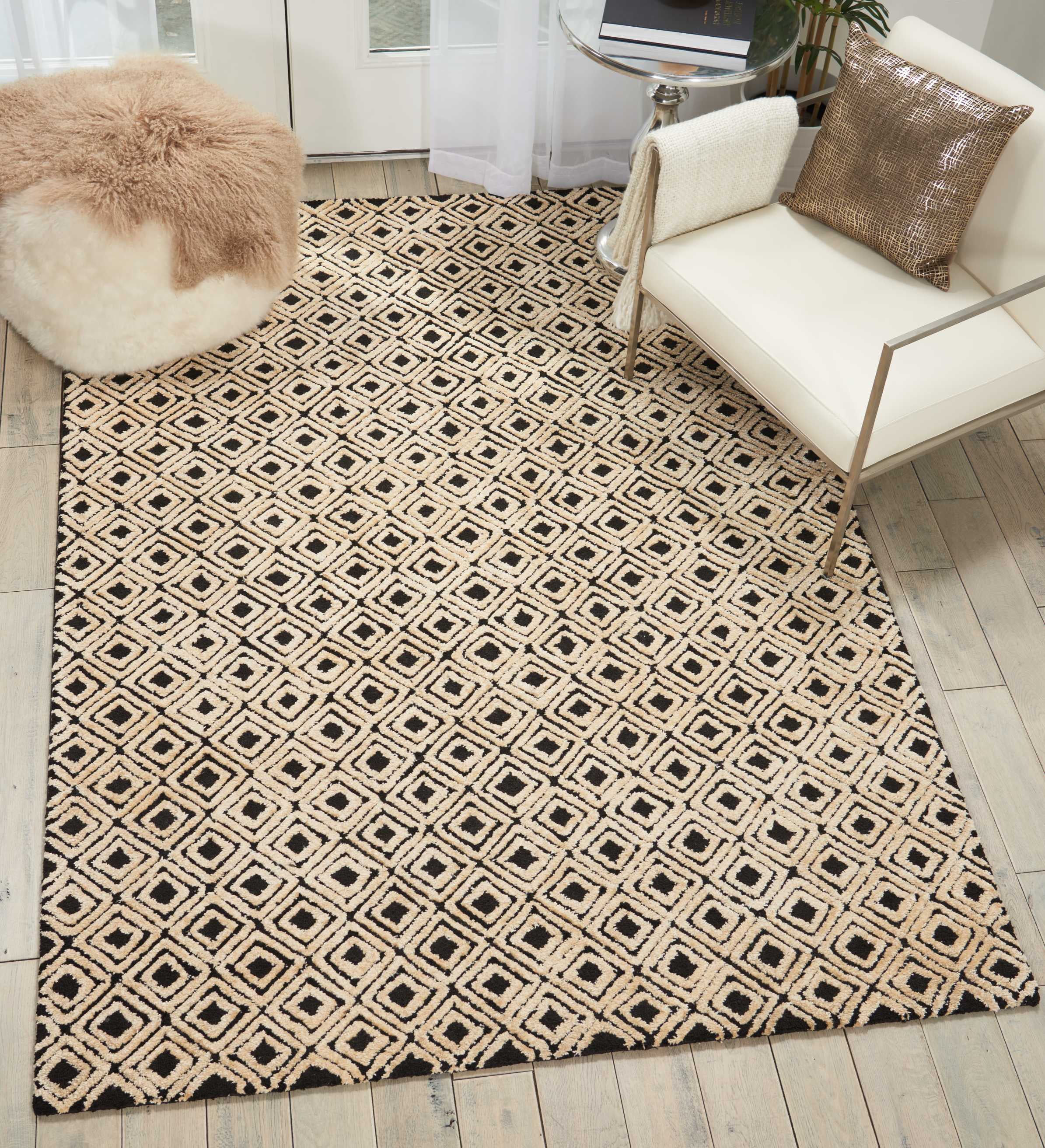 Handmade Black and Beige Geometric Tufted Rug 5' x 7'