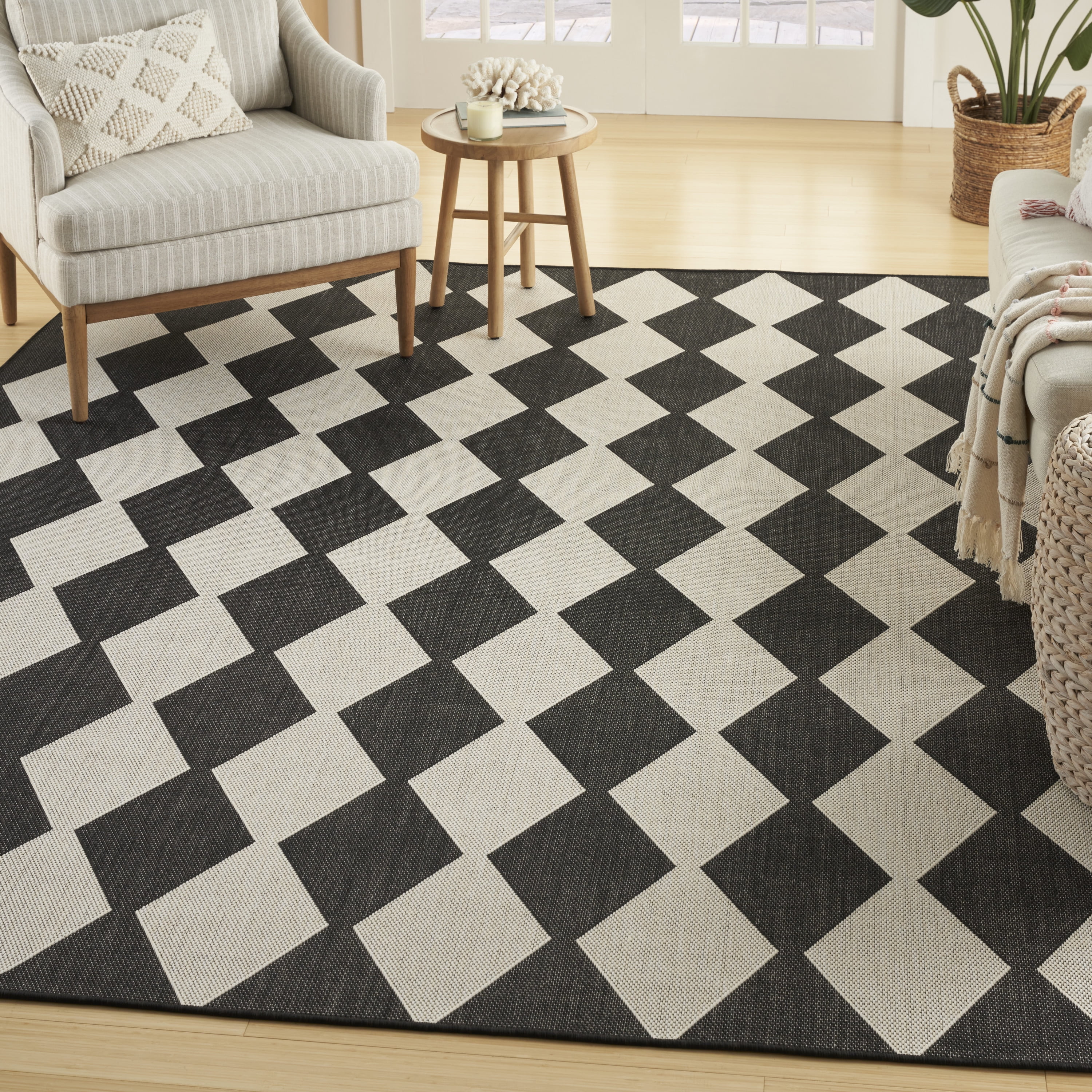 Positano Black and White Diamond 8' x 10' Outdoor Rug