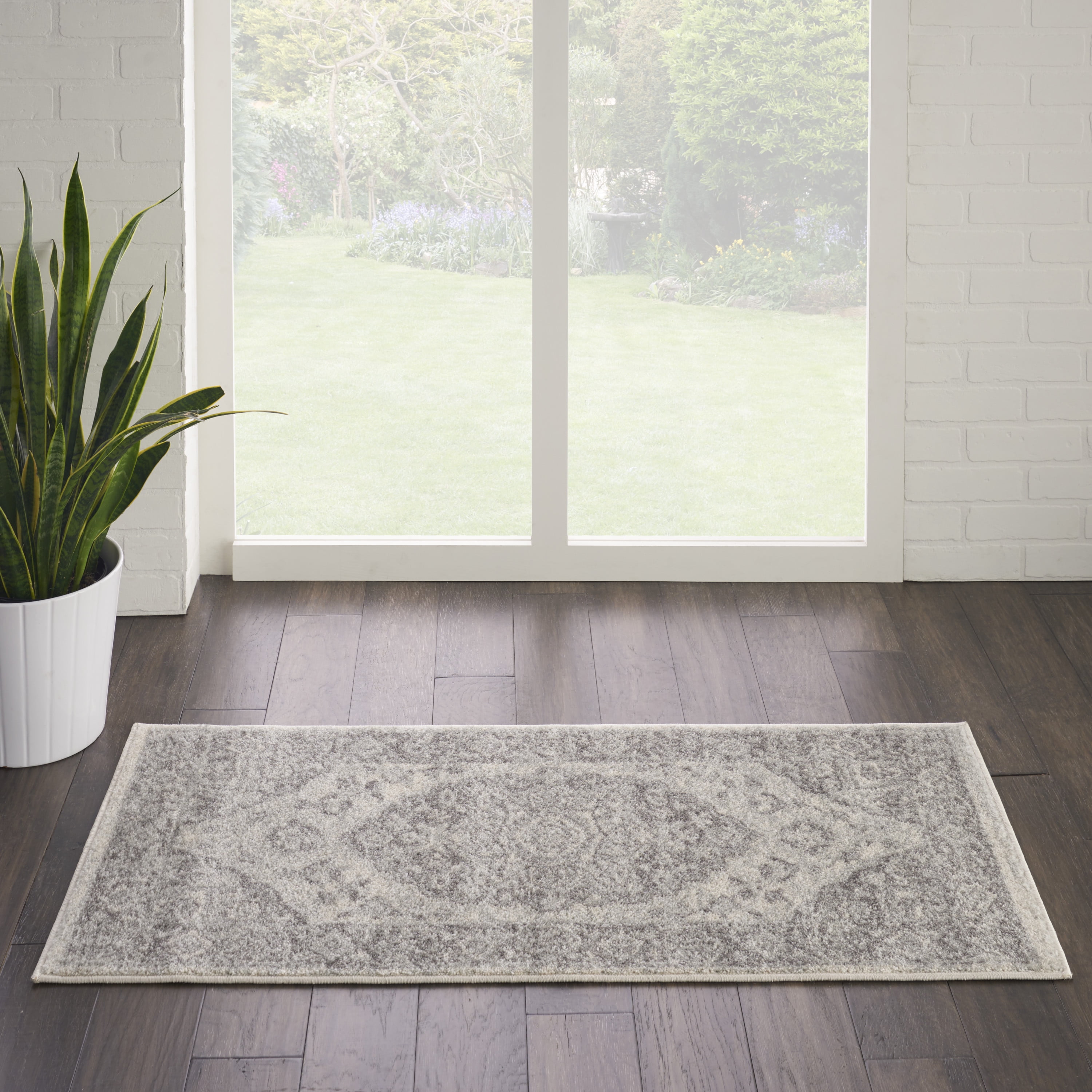Ivory-Grey Tranquil Medallion 2'x4' Synthetic Area Rug
