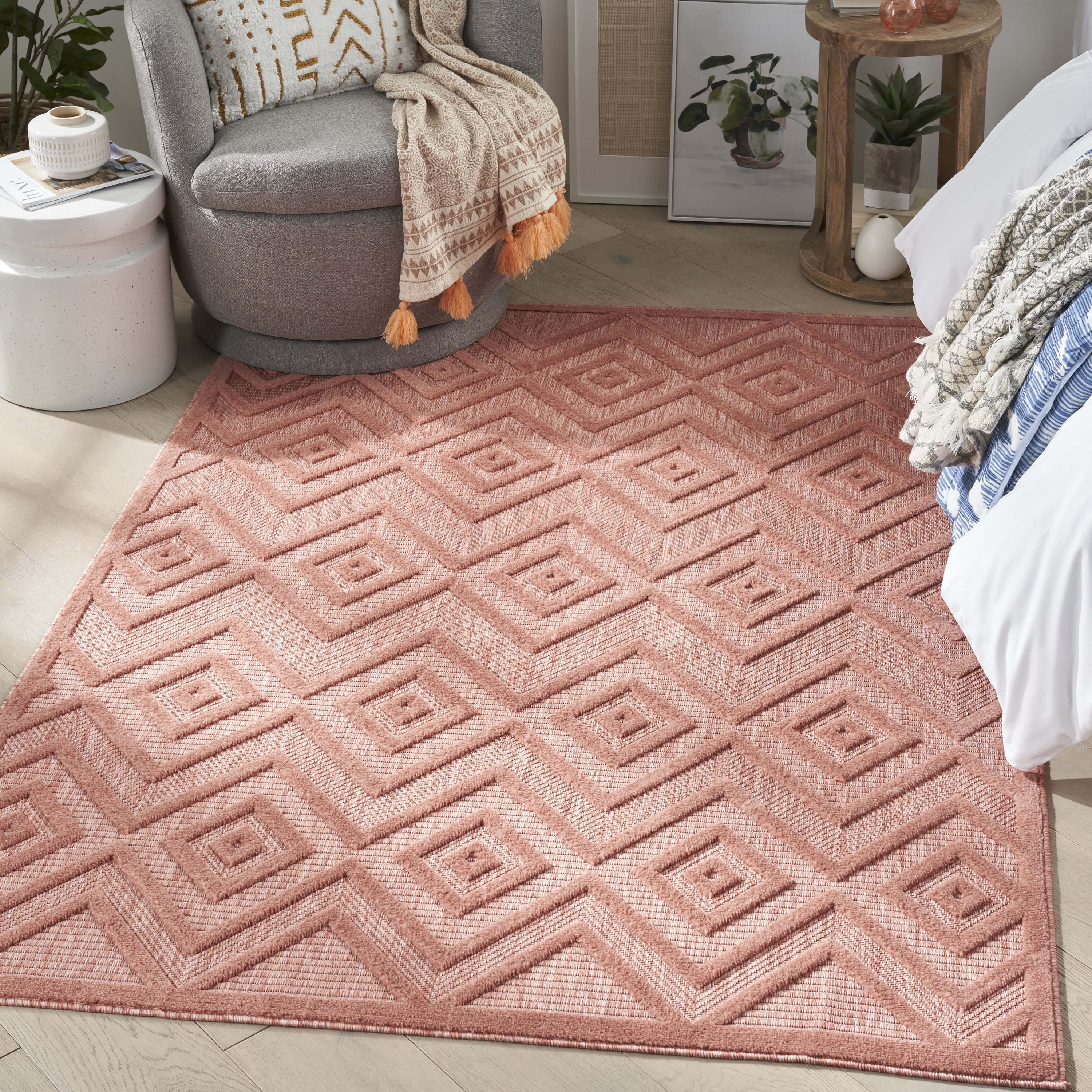 Coral Diamond Delight 6' x 9' Flatwoven Synthetic Area Rug