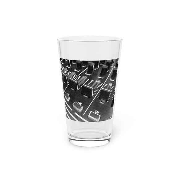 Novelty Techno Turntable Beatmatching Controller Enthusiast Hilarious Audio Console Remixed Sounds Lover Fan Pint Glass, 16oz