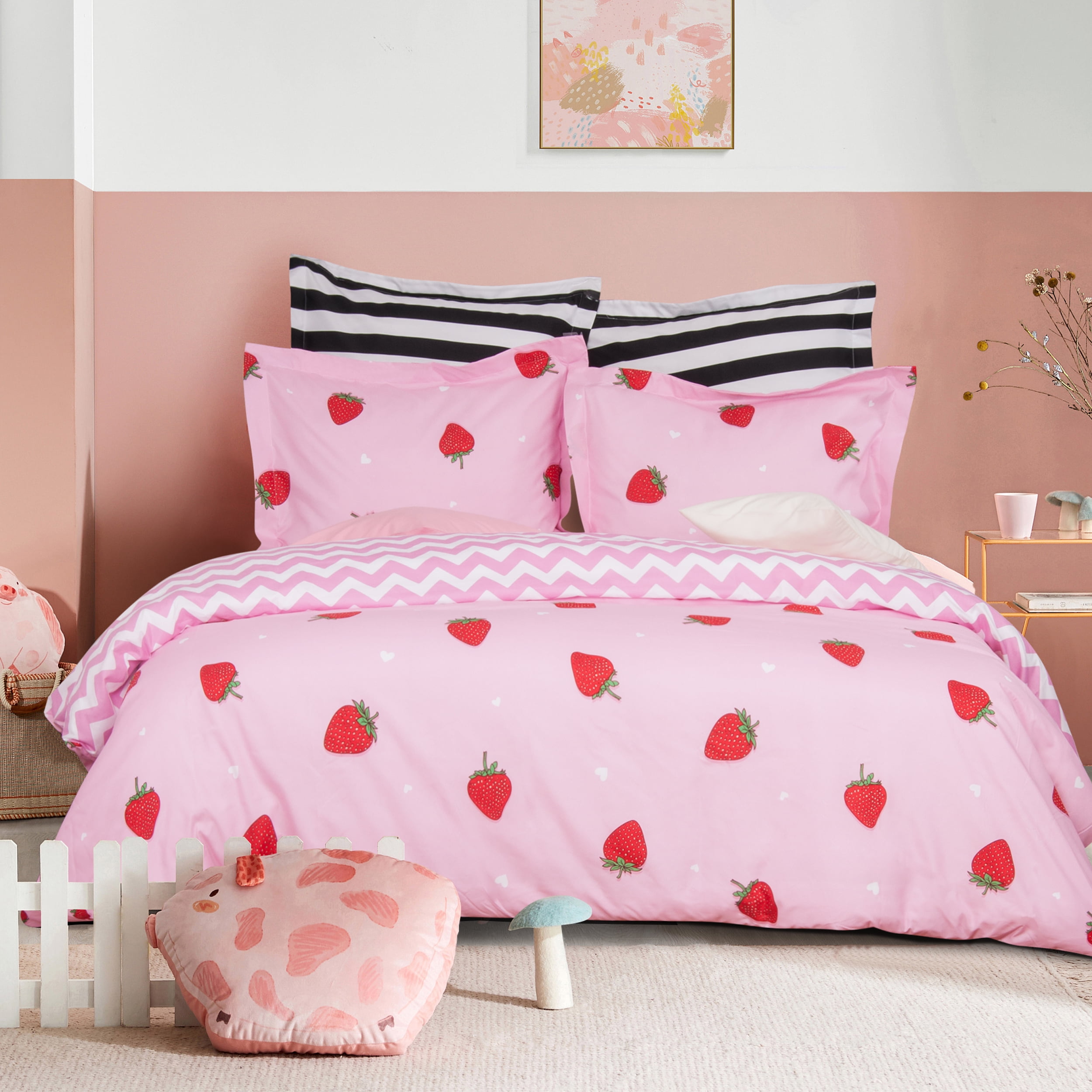 Ntbay 3-Pieces Microfiber Ultra Soft Strawberry Print Duvet Cover Set with Zipper Closure and Corner Ties, Pink and Red, Queen