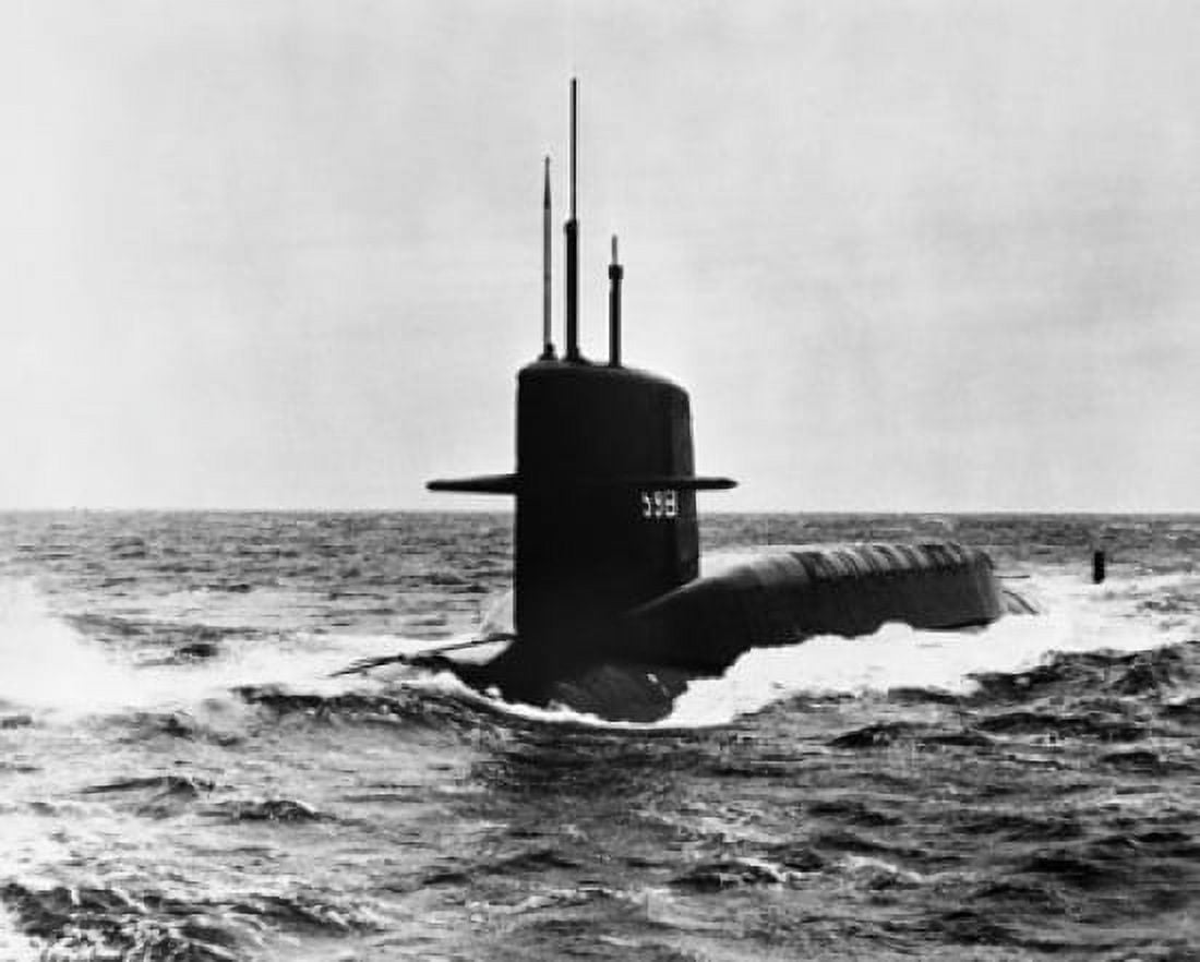 Nuclear powered submarine in the sea USS George Washington Carver (SSBN-598) US Navy Canvas Art - (18 x 24)