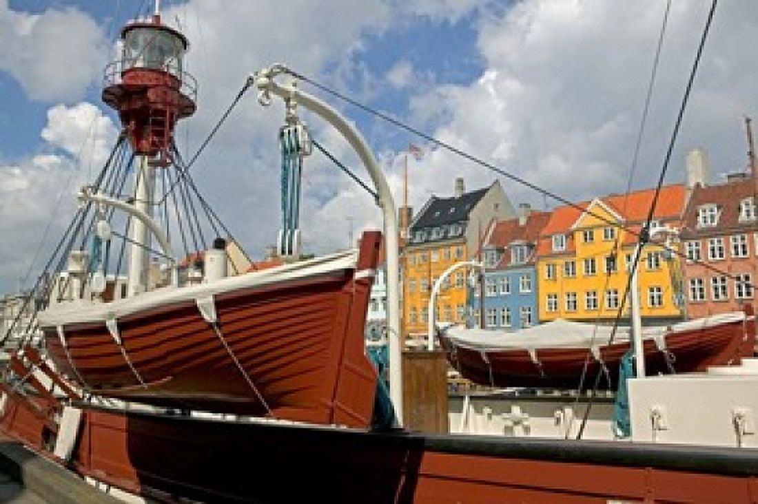 Nyhavn Copenhagen Canvas Art - David Barnes DanitaDelimont (26 x 18)