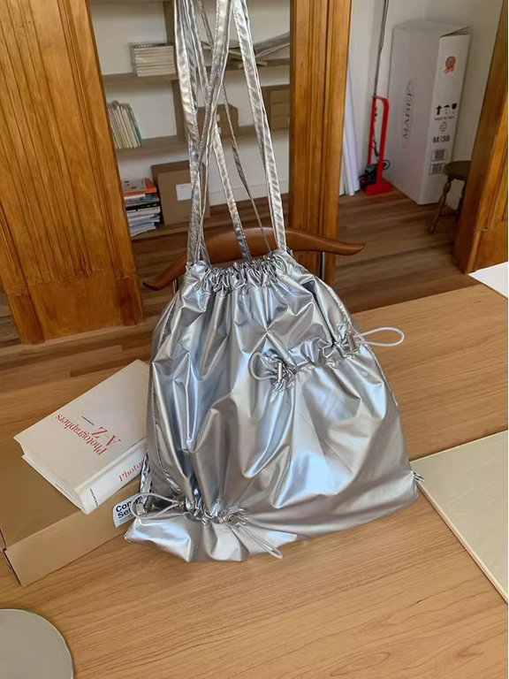 HOOWIFFY Stylish Drawstring Bag for Students - Durable and Spacious