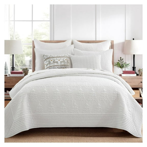 - O Christmas Tree Quilt Set - Full/Queen Holiday Quilt 88x92 and Two Standard Shams 20x26 - Christmas Tree - White - Reversible - Cotton