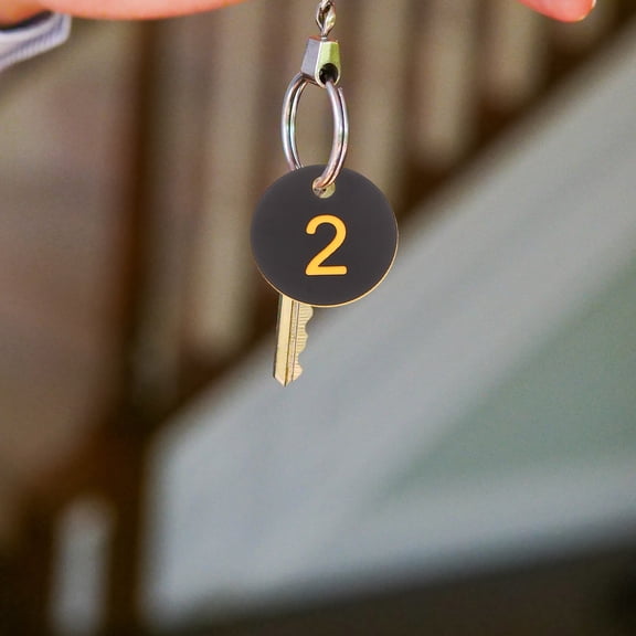OFFIGAM 100Pcs Versatile Black Plastic Numbered Tags with Hole for Key and Locker Labeling