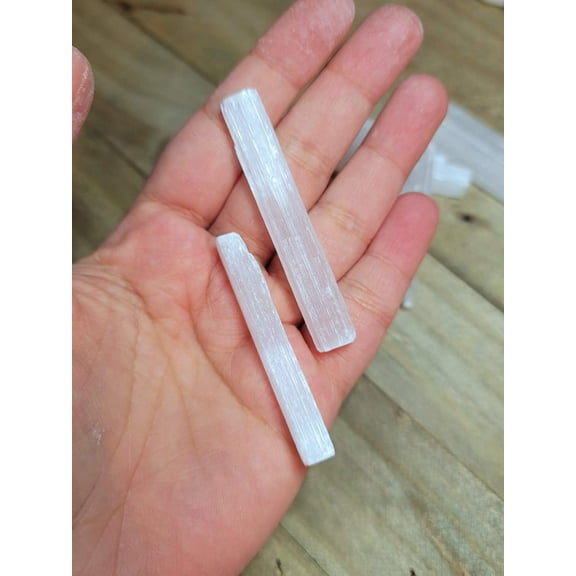 ONE SELENITE TUMBLED STICK