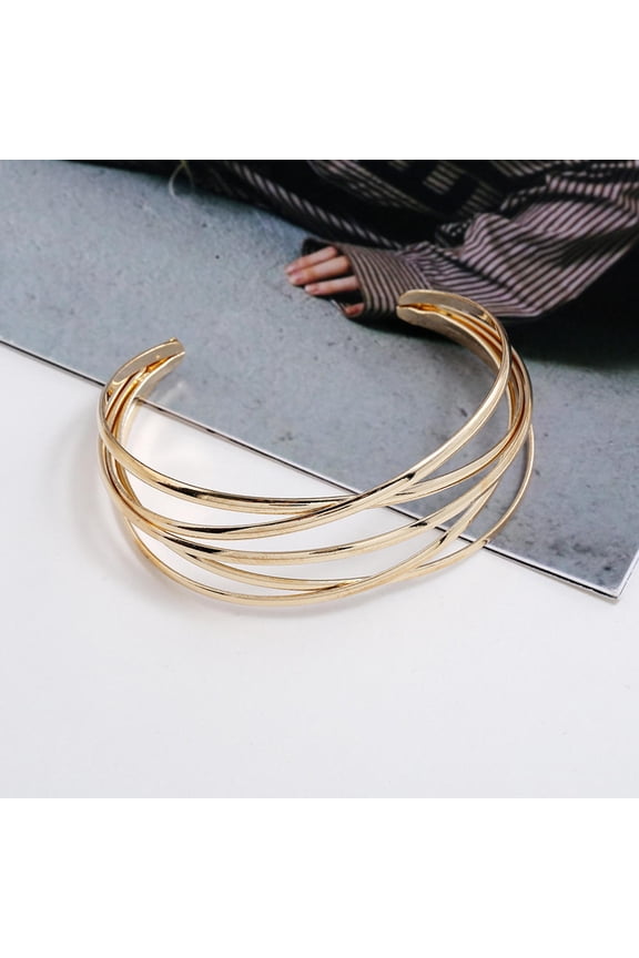 1Pc Chic Golden Wrist Jewelry Crafted Hand Chain Perfect for Bridal and Special Occasion Decor