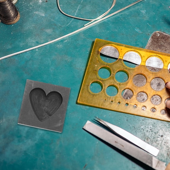 OUNONA Heart-Shaped Graphite Casting Mold with Thermal Stability for Efficient Metal Melting and Foundry Applications
