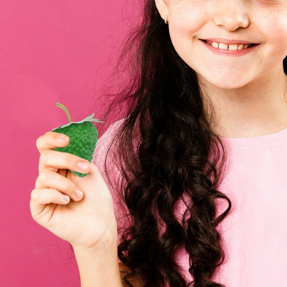 OUNONA Realistic Fake Green Strawberries Plastic Party Decoration 20pcs Mini Fruit Ornaments for Home