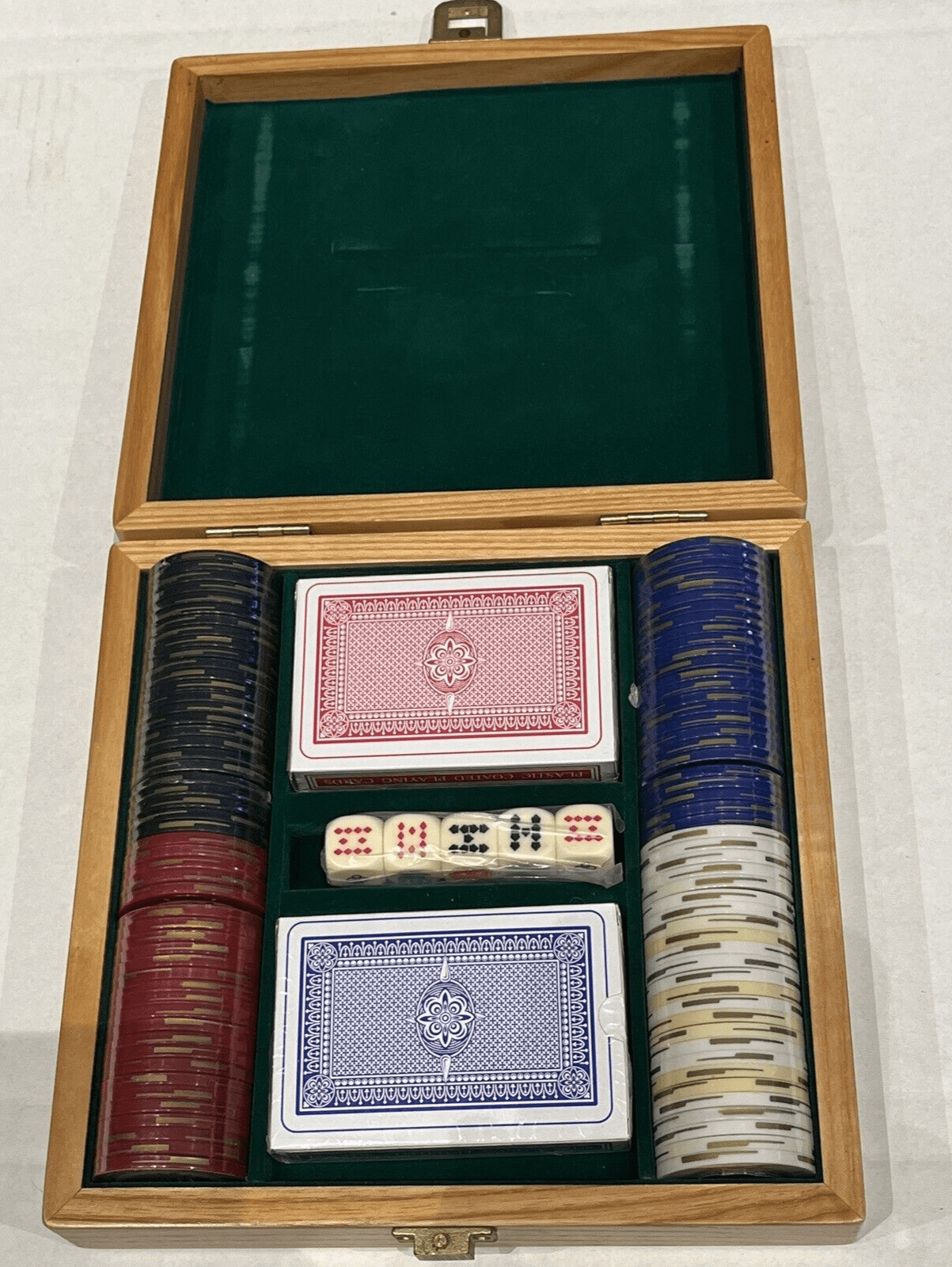 Oak Poker Chip box set with 5 dice, 2 decks of cards and 200 chips