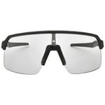 Oakley Unisex Sunglasses Matte Carbon Frame, Clear to Black Iridium Photochromic Lenses, 0MM