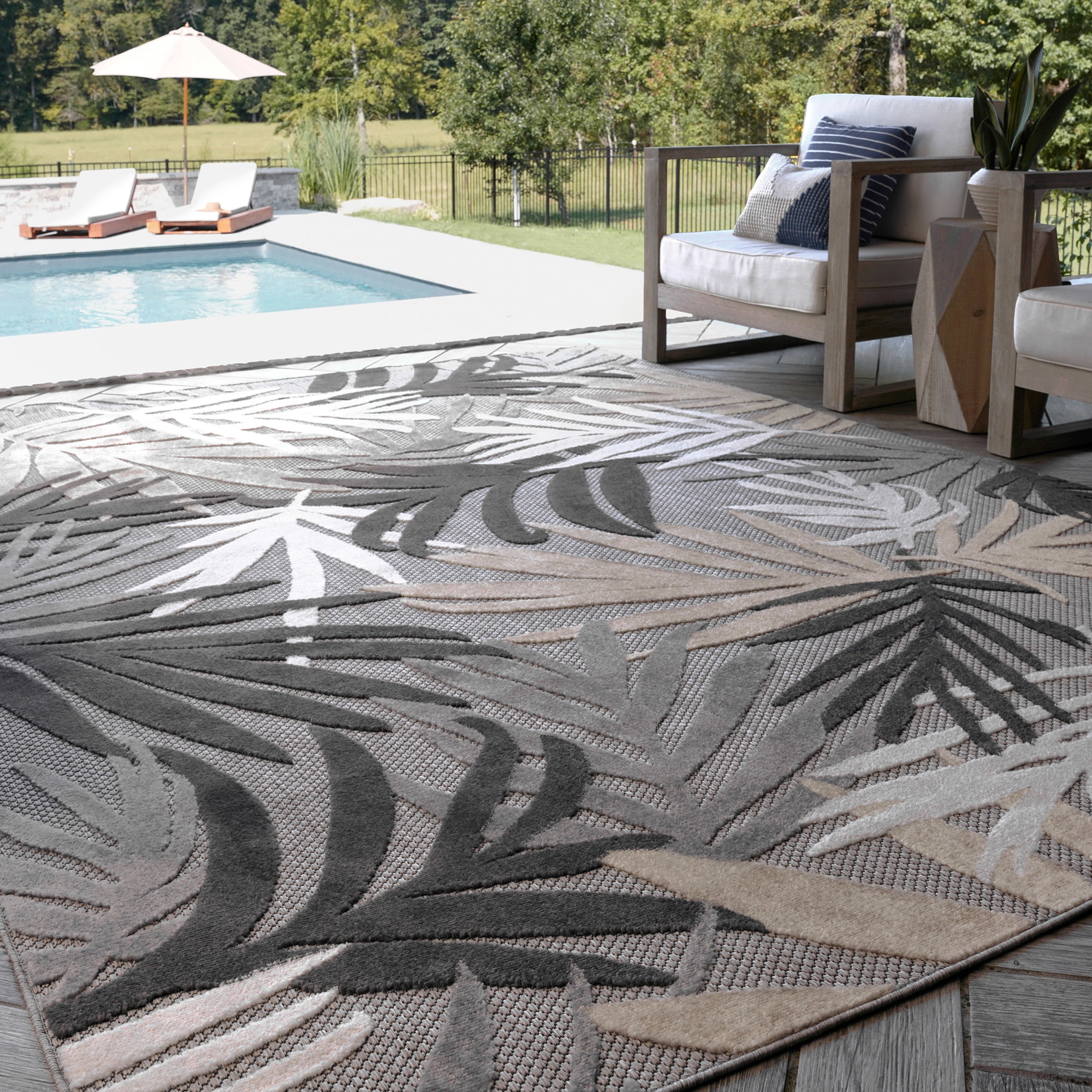 Oasis Modern Floral Gray and Beige Polypropylene Indoor Outdoor Area Rug, 7'x9' Rectangle