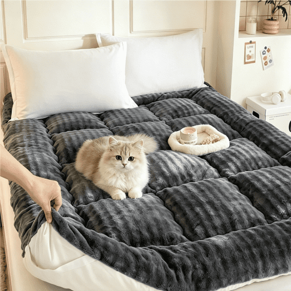 Oaskys Soft Rabbit Fur Mattress Topper – Plush Faux Rabbit Fur Floor Bed, Portable Sleeping Pad, Easy Clean Surface for Pet and Kid Friendly Use, Gray