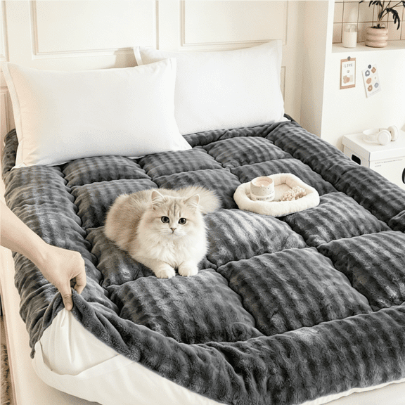 Oaskys Soft Rabbit Fur Mattress Topper – Plush Faux Rabbit Fur Floor Bed, Portable Sleeping Pad, Easy Clean Surface for Pet and Kid Friendly Use, Gray