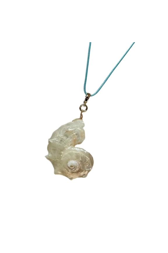 Oceanics Themed Collarbone Chain With Shell Pendant Comfort Fit Cord Necklace for Casual Outfits and Formal Occasions