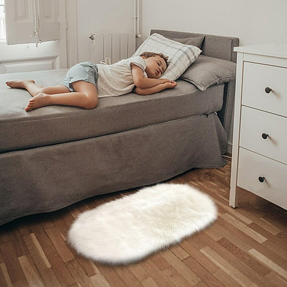 Oggfader Super Soft Faux Sheepskin Area Rugs For Bedroom Floor Carpet Faux Rug Bedside Rugs White 32in x 20in