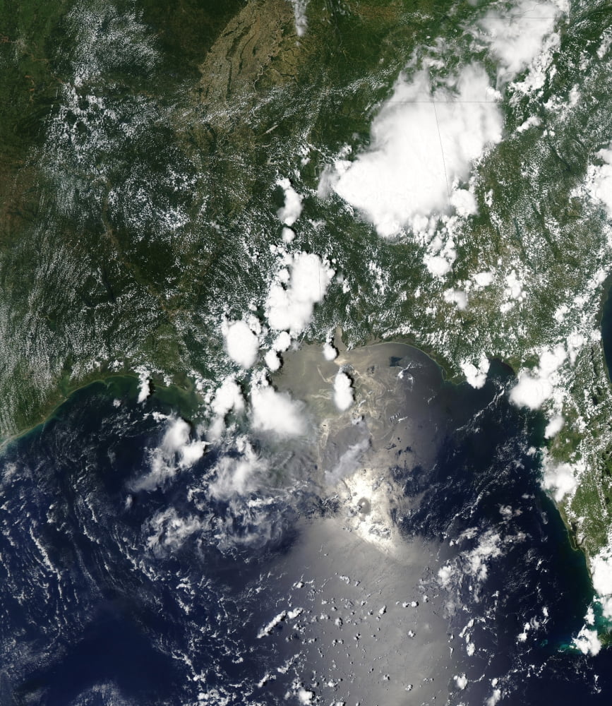 Oil spreads northeast from the leaking Deepwater Horizon well in the Gulf of Mexico Canvas Art - Stocktrek Images (26 x 30)