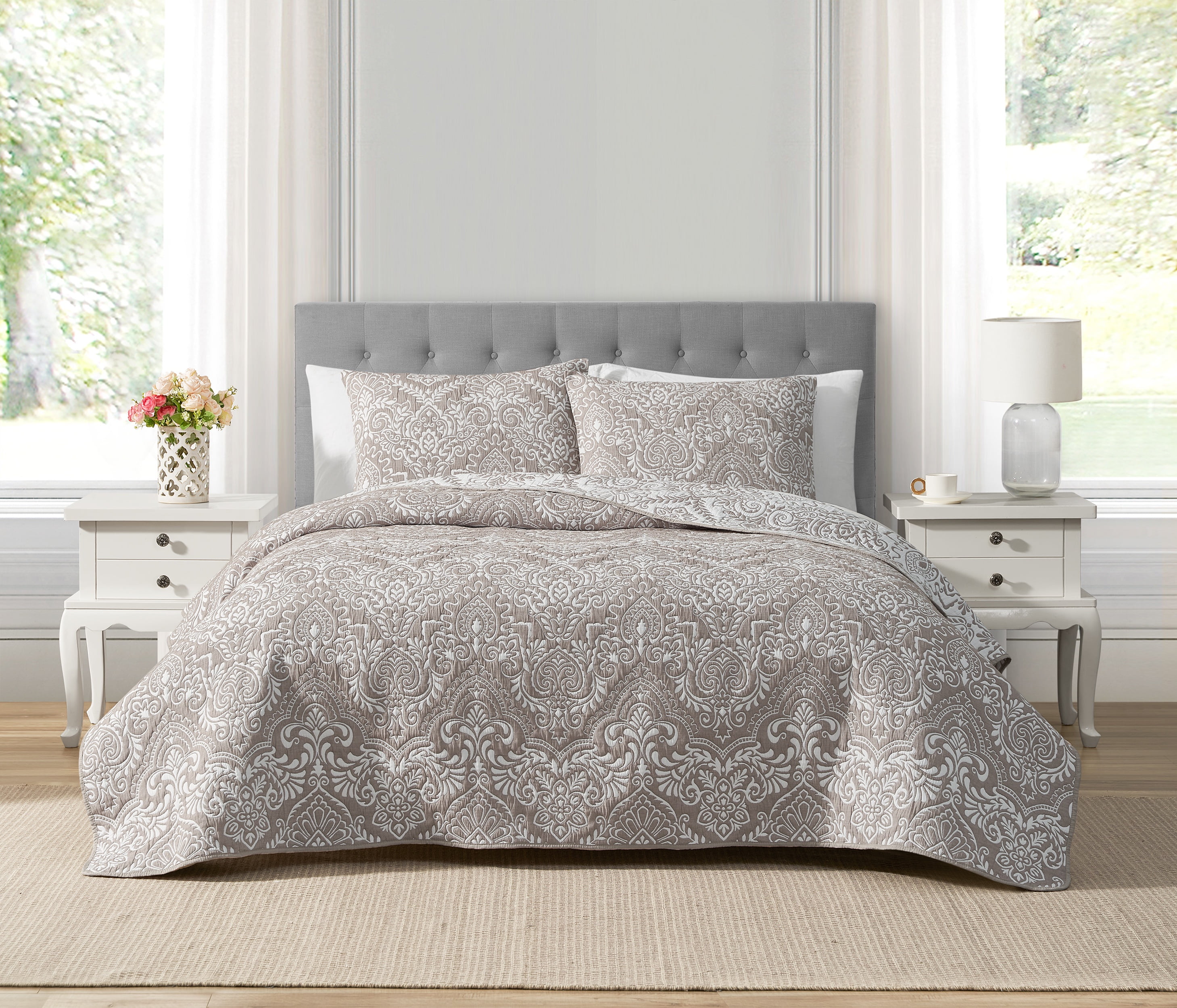 Ojai Medallion Stripe Taupe 3-Piece All-Season Soft Woven Matelasse Jacquard Reversible Cotton Blend Quilt Set - Full/Queen