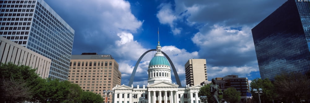 Old Courthouse surrounded by Gateway Arch St Louis Missouri USA Canvas Art - Panoramic Images (36 x 12)