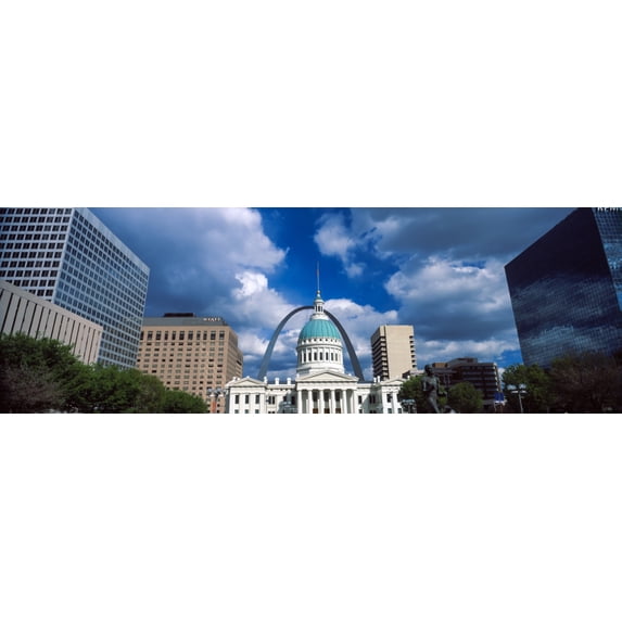 Old Courthouse surrounded by Gateway Arch, St. Louis, Missouri, USA Poster Print (36 x 12)