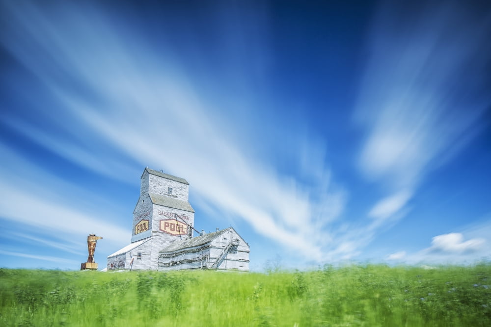 Old Grain Elevator Horizon Saskatchewan Canada Canvas Art - Robert Postma Design Pics (19 x 12)