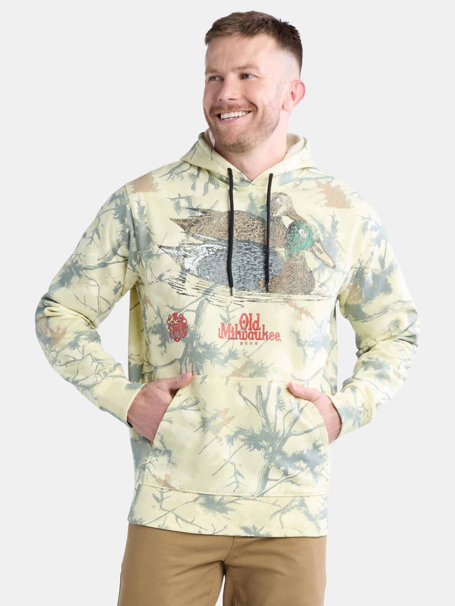 Old Milwaukee Men's and Big Men's Duck Camo Distressed Graphic Hoodie, Sizes S-3XL