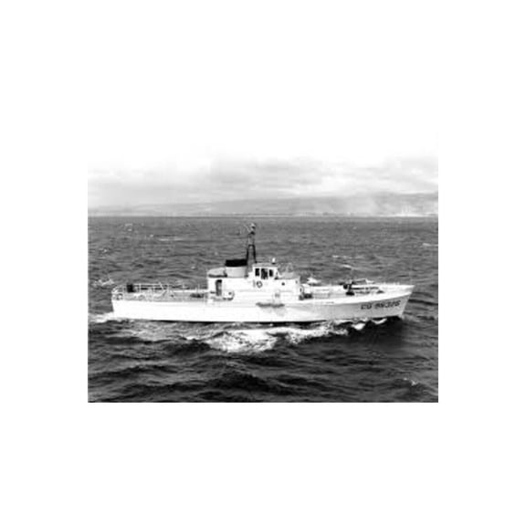 Old Modern Handicrafts CM222 30 in. USCGC Cape Corw in. WPB-95326 Ship Model