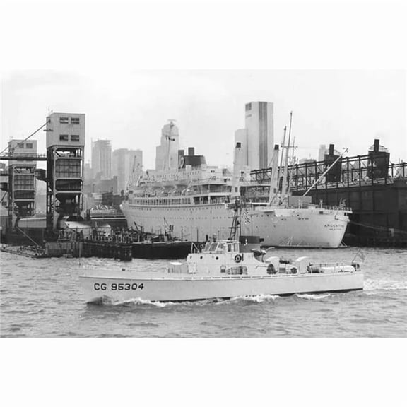 Old Modern Handicrafts CM200 30 in. USCGC Cape Gull WPB-95304 Ship Model