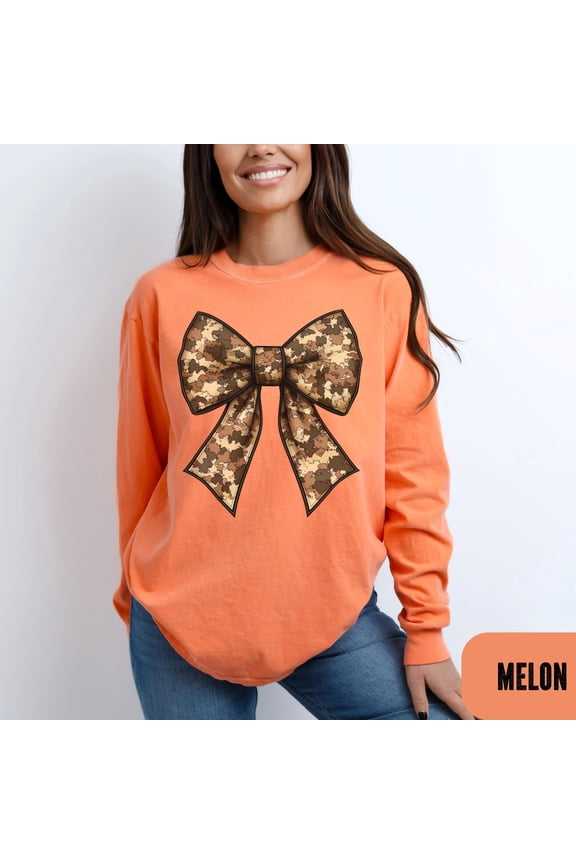 Old School Camo Bow Shirt, Coquette Camo Shirt, Brown Camo Bow, Cute Hunters Wife Tee, Tre