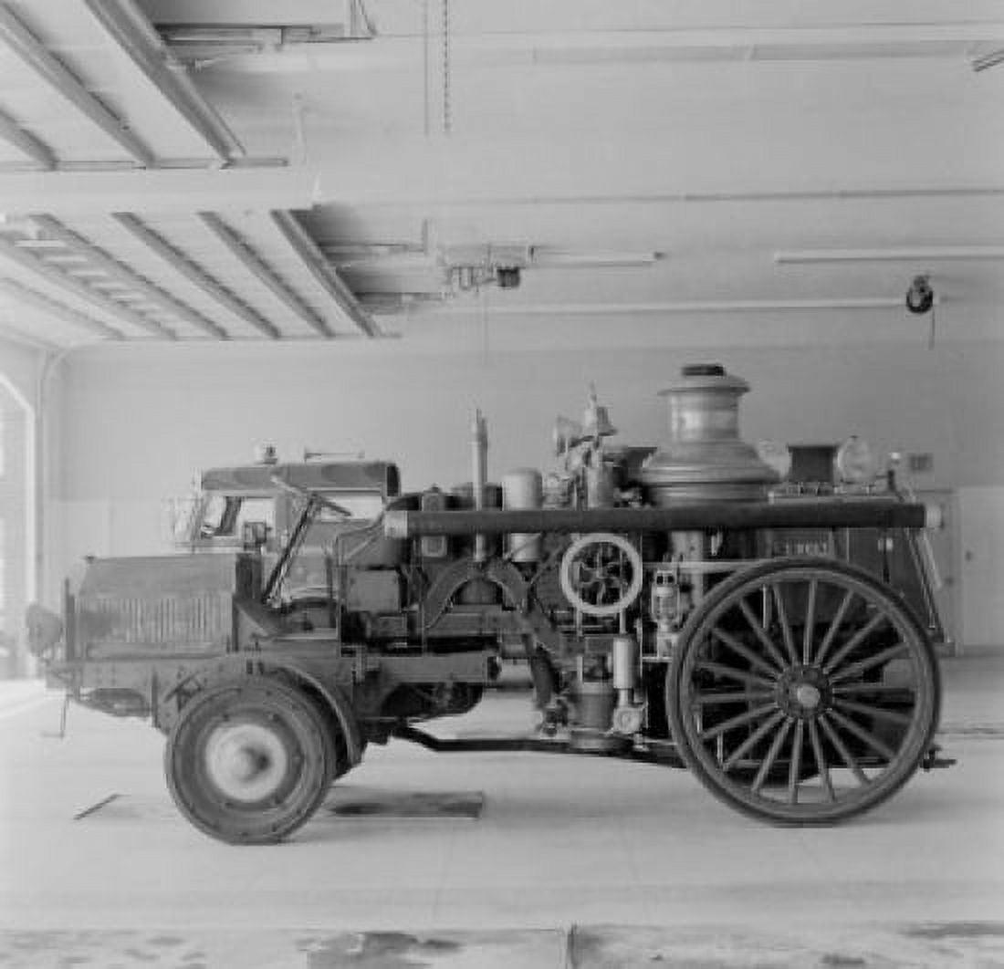Old Ward La France Pumper Fire Engine Canvas Art -  (24 x 36)