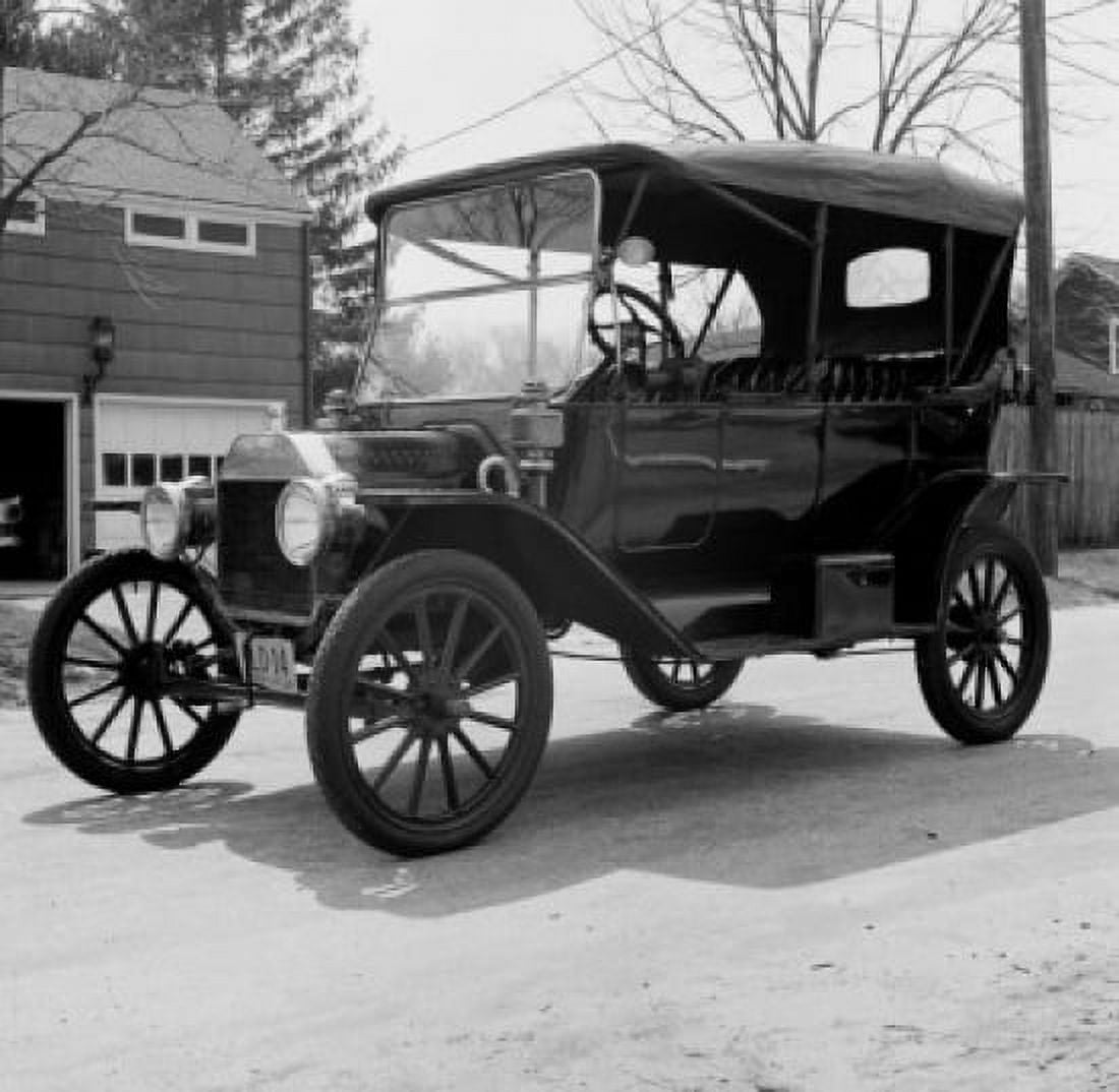Old fashion Ford Canvas Art - (24 x 36)